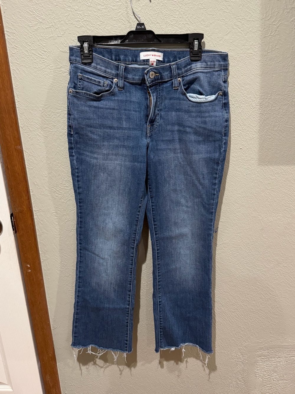 Lucky Brand Women's Medium Blue Cropped Raw-Hem Jeans 10/30R mid rise